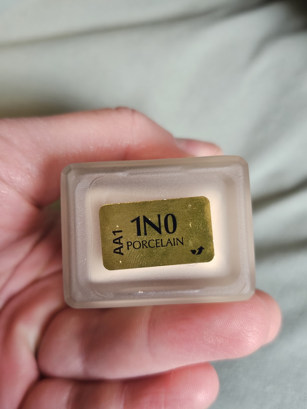 Estee Lauder Double Wear Foundation - 1N0, OG Formula - Picture 2 of 4